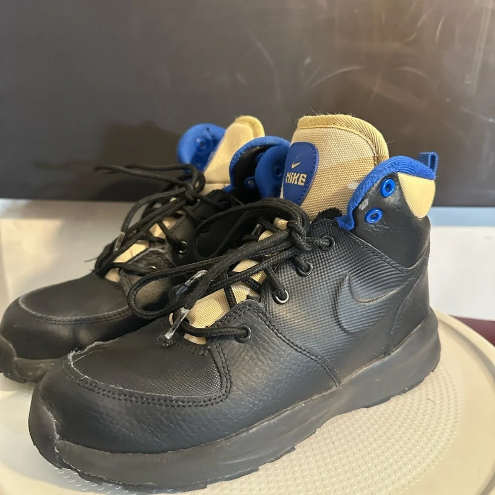 Nike Manoa Sneakers Boots
